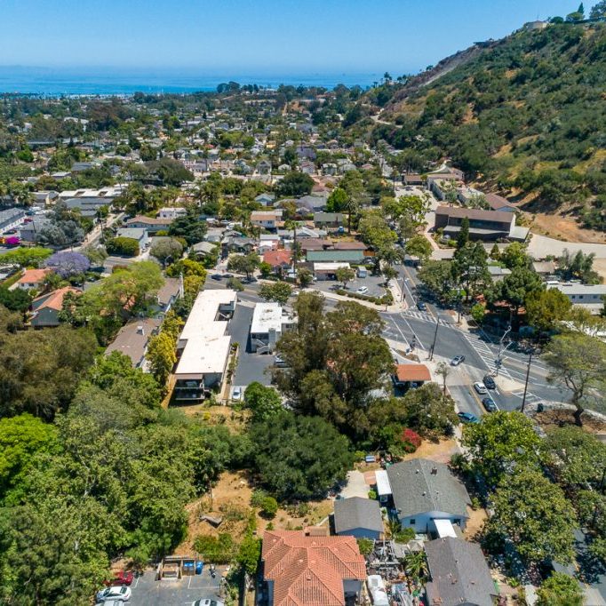 1102 San Andres St Santa Barbara CA 93101 31